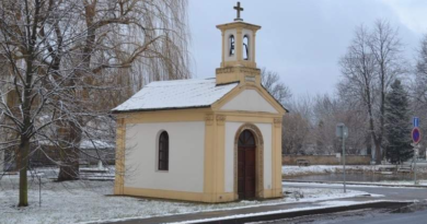 Kaplička v Dolních Měcholupech