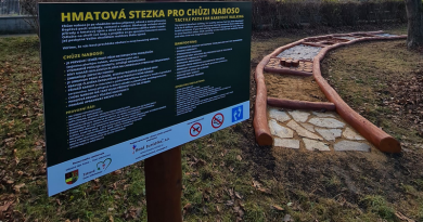 Bosá stezka Dolní Měcholupy